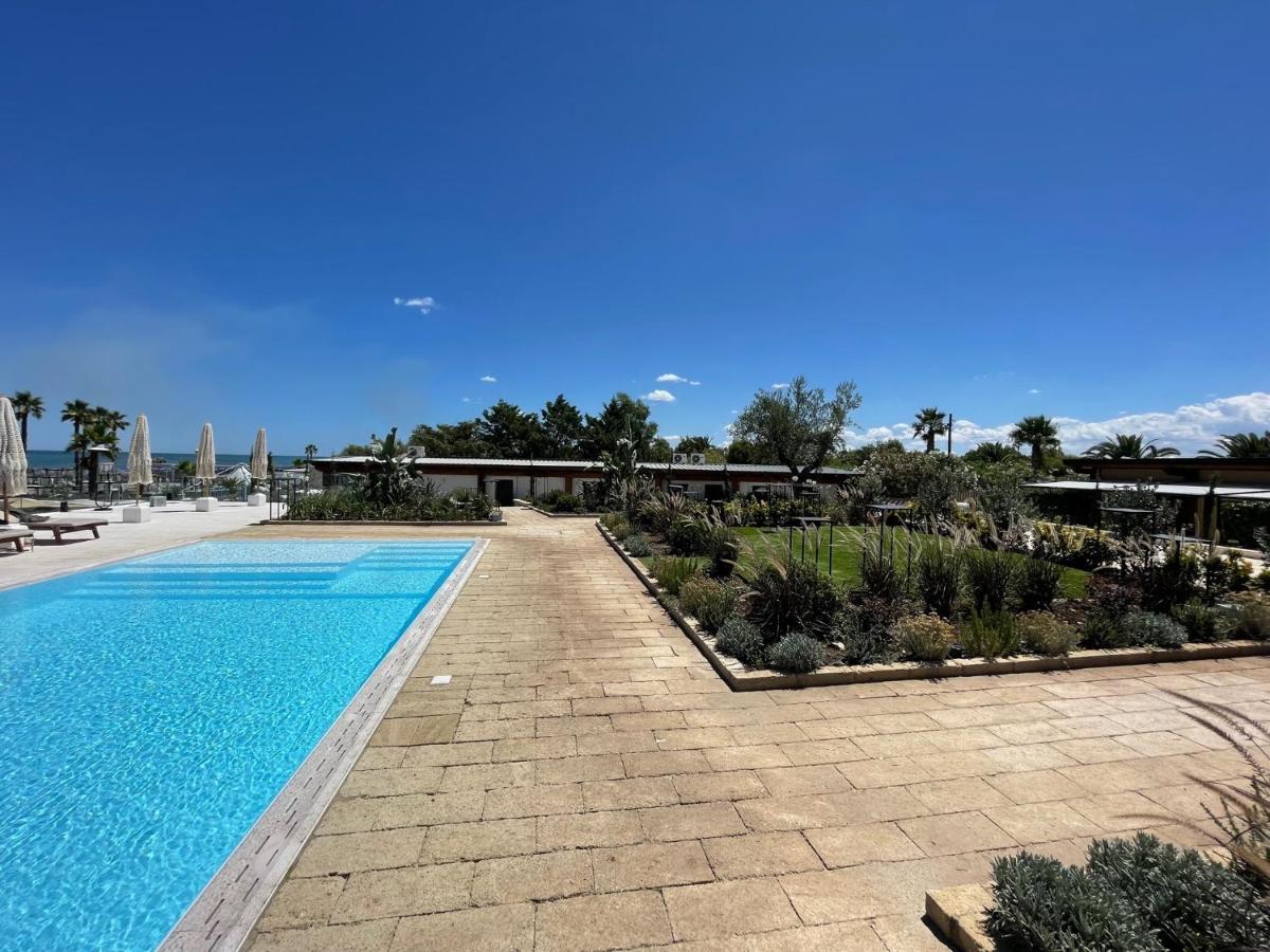 Valerio Resort Beach Club Margherita Di Savoia Extérieur photo